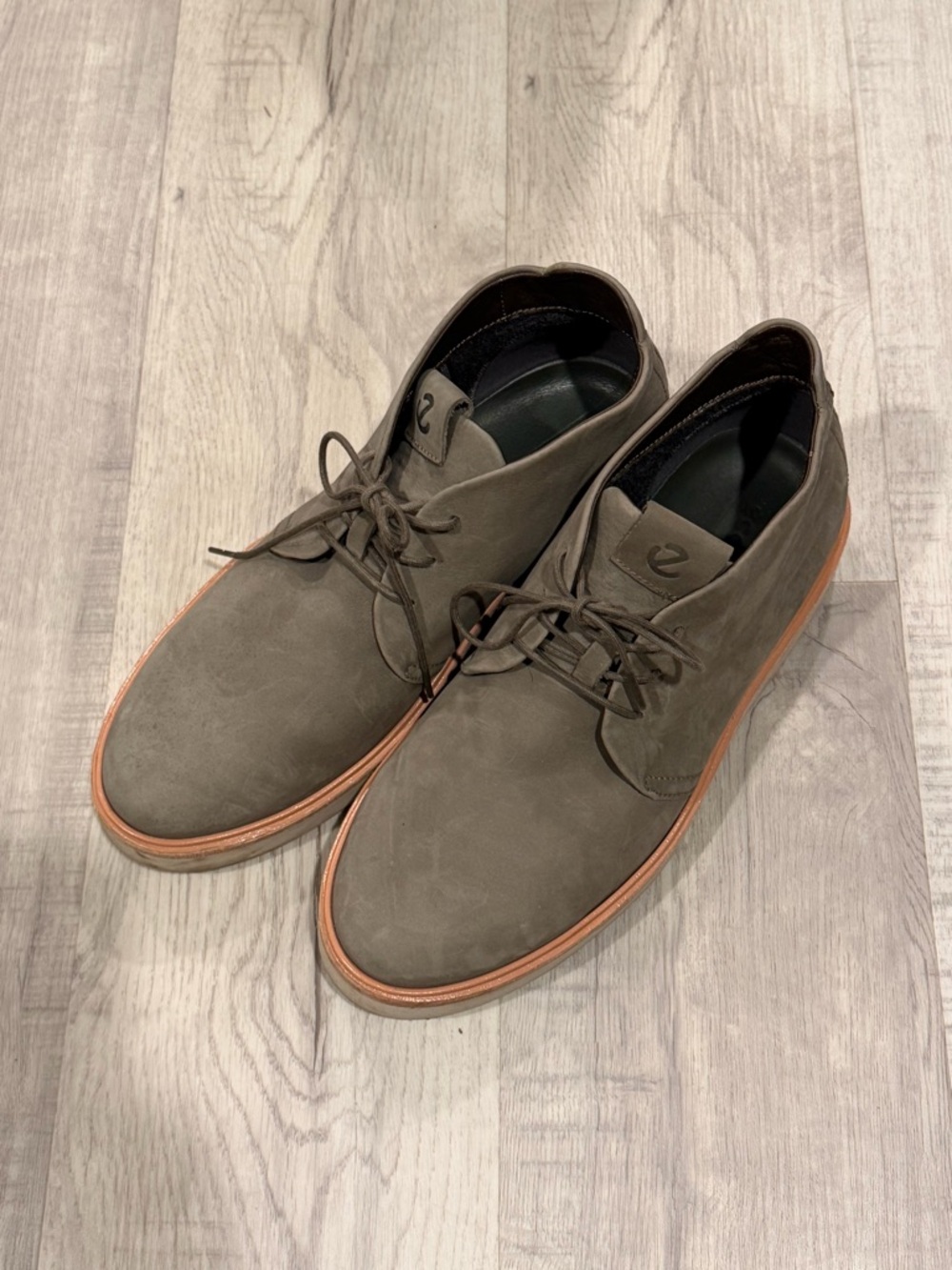 Ecco Olive Green Chukka Boots with Tan Trim